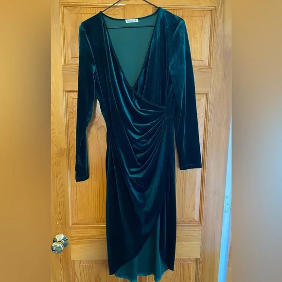 long sleeve emerald green velvet dress Velvet dress in emerald green main image 0